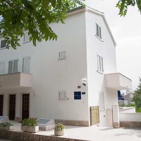 Apartments Dilk Vis Exterior photo