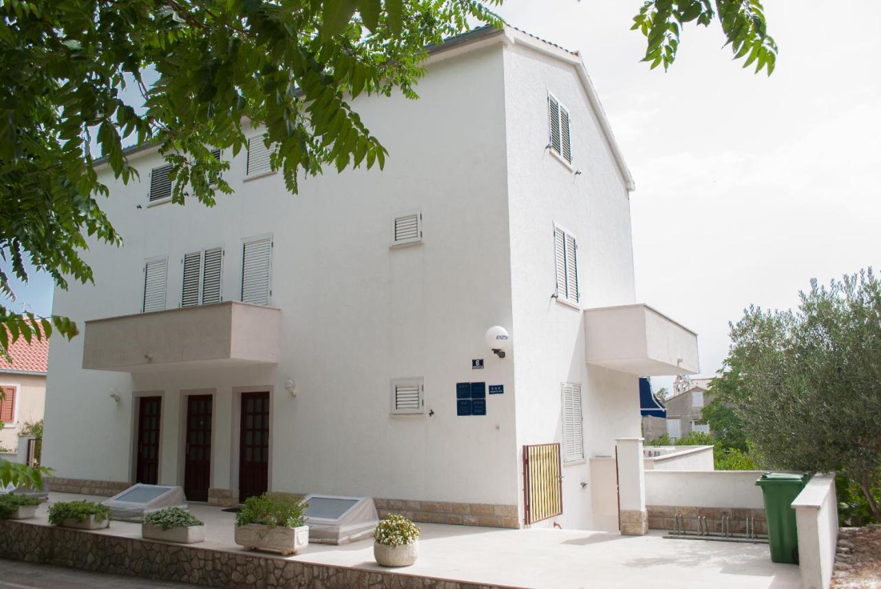 Apartments Dilk Vis Exterior photo