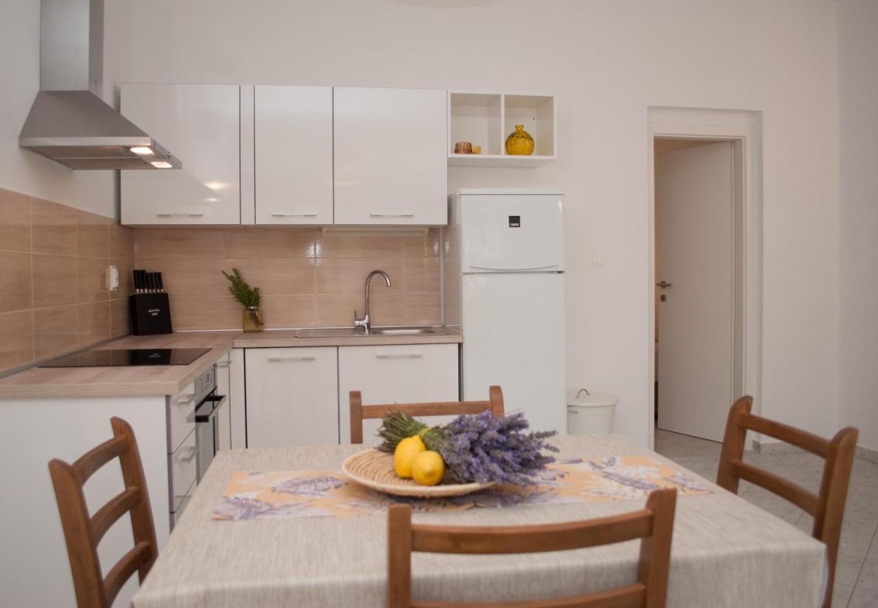 Apartments Dilk Vis Exterior photo