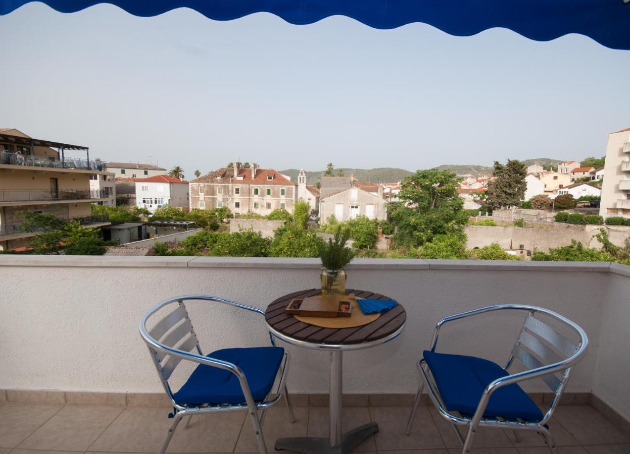 Apartments Dilk Vis Exterior photo